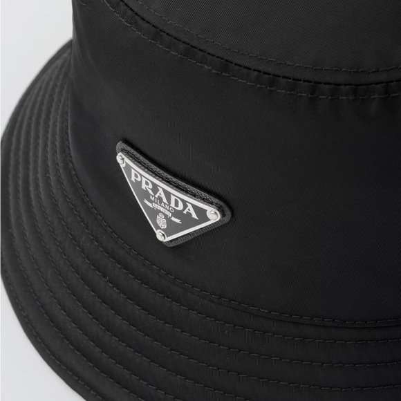 Prada: Triangle Logo Re-Nylon Edition Bucket Hat - Picture 5 of 17
